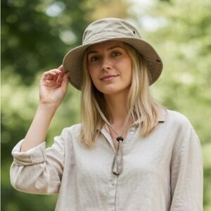 𝅺DPC Sun hat 100% , tan , chin strap, in good condition